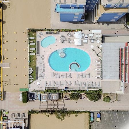 Hotiday Hotel Jesolo Spiaggia Exterior foto