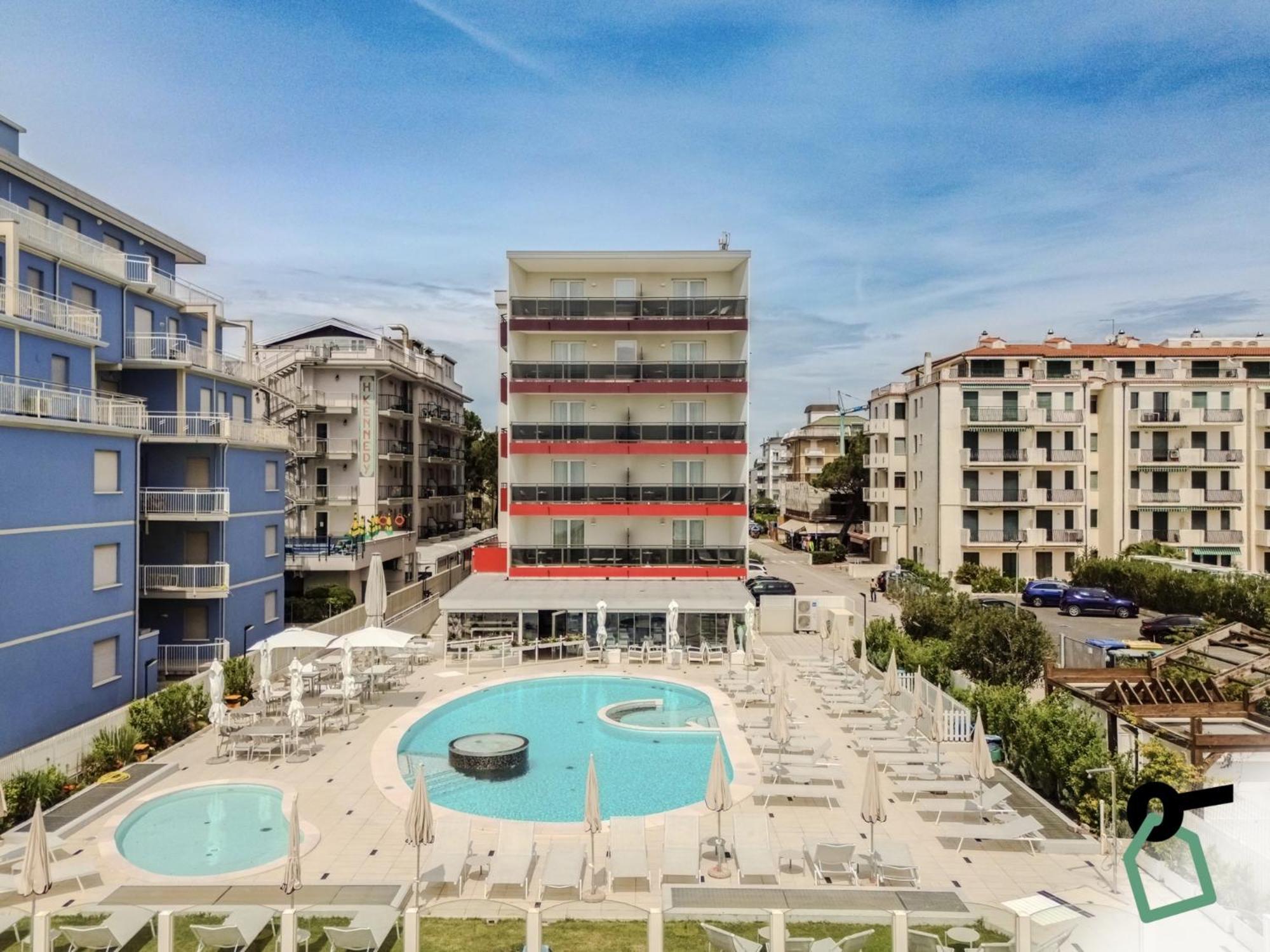 Hotiday Hotel Jesolo Spiaggia Exterior foto