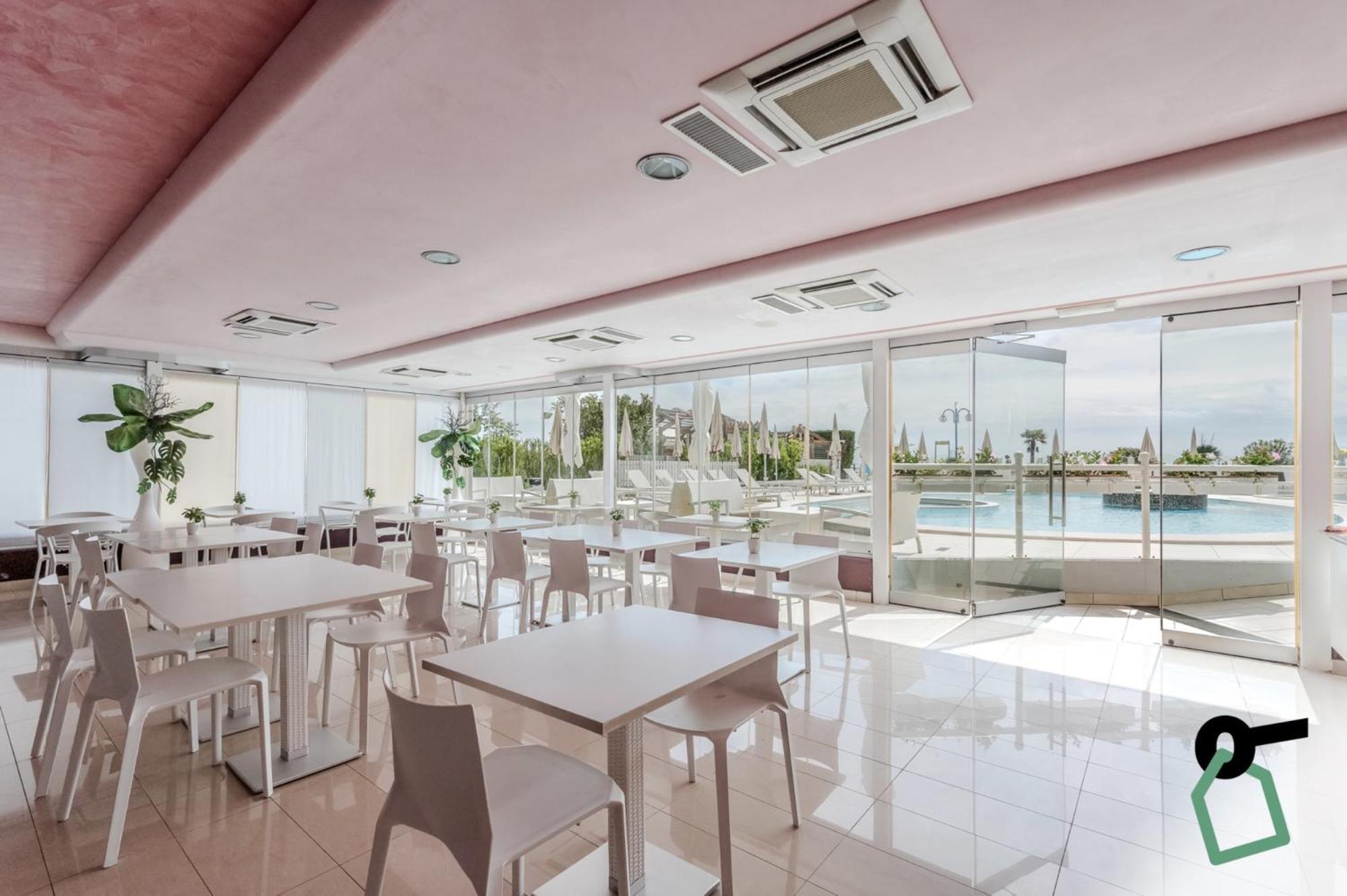 Hotiday Hotel Jesolo Spiaggia Exterior foto
