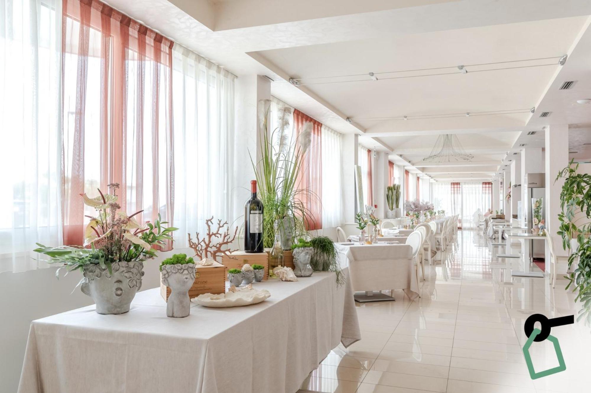 Hotiday Hotel Jesolo Spiaggia Exterior foto