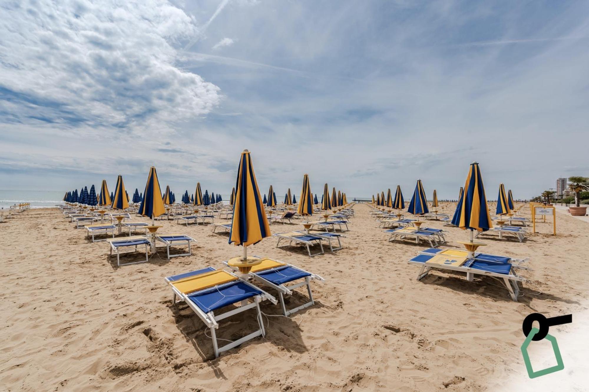 Hotiday Hotel Jesolo Spiaggia Exterior foto