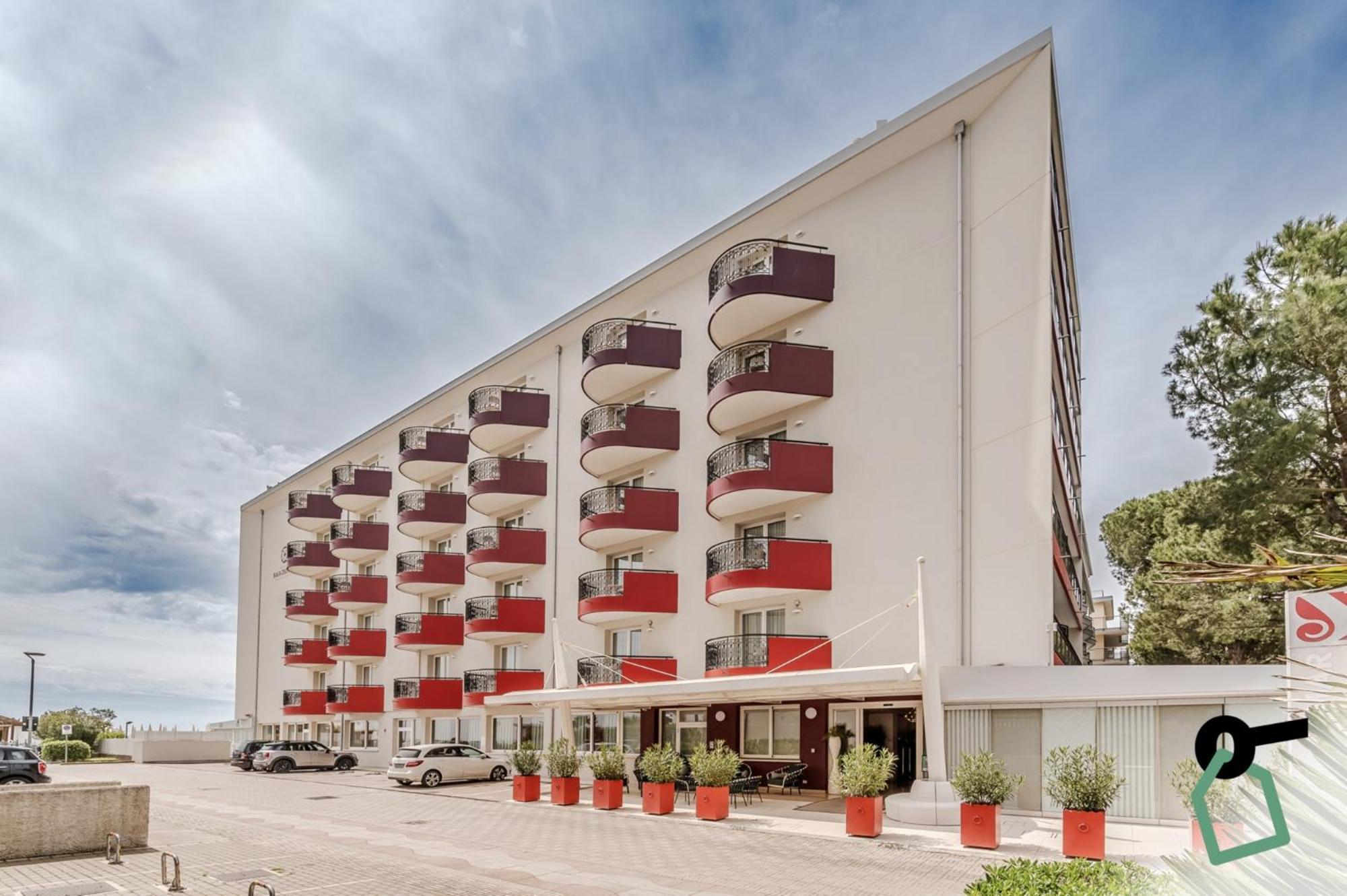 Hotiday Hotel Jesolo Spiaggia Exterior foto
