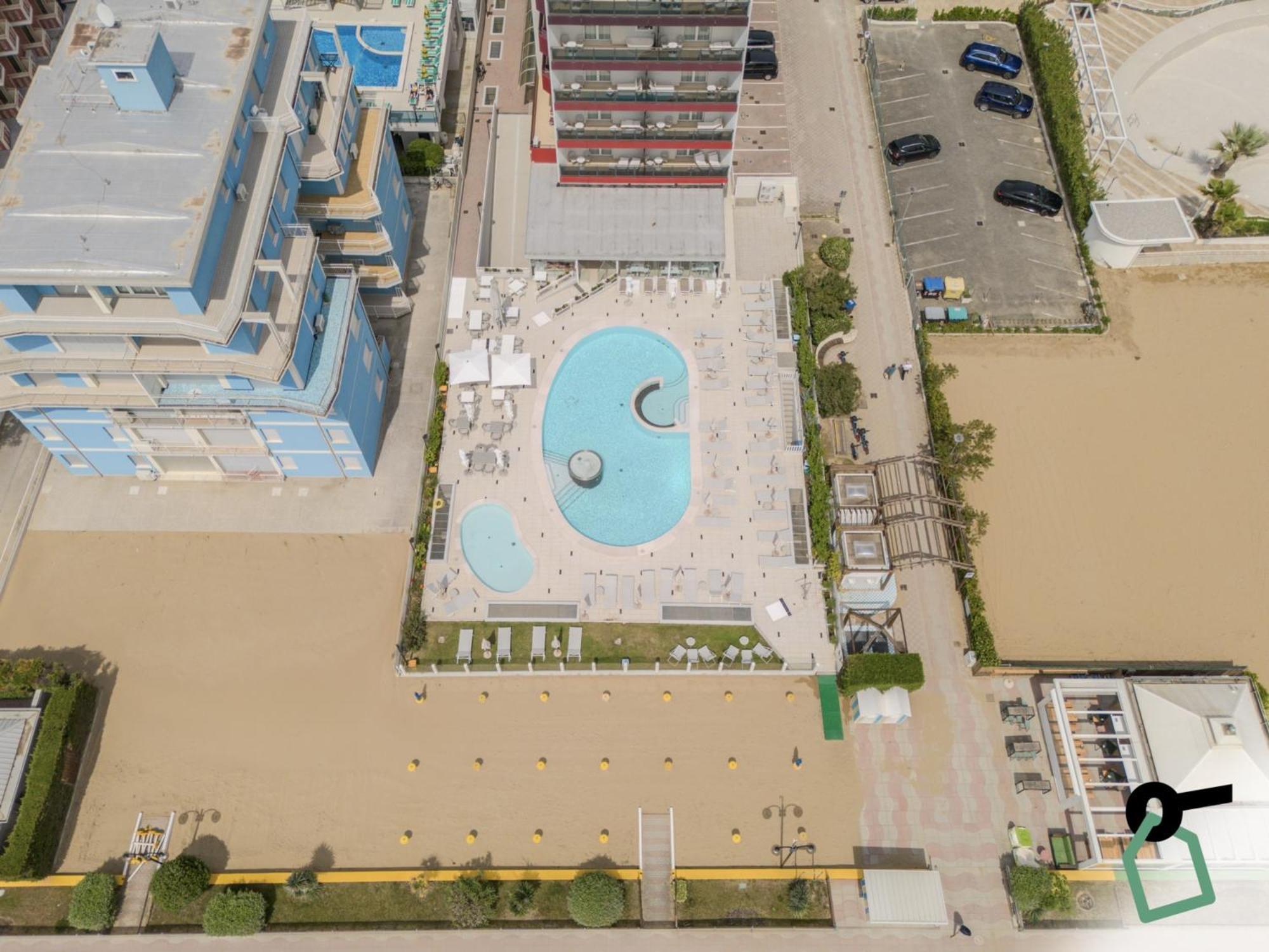 Hotiday Hotel Jesolo Spiaggia Exterior foto